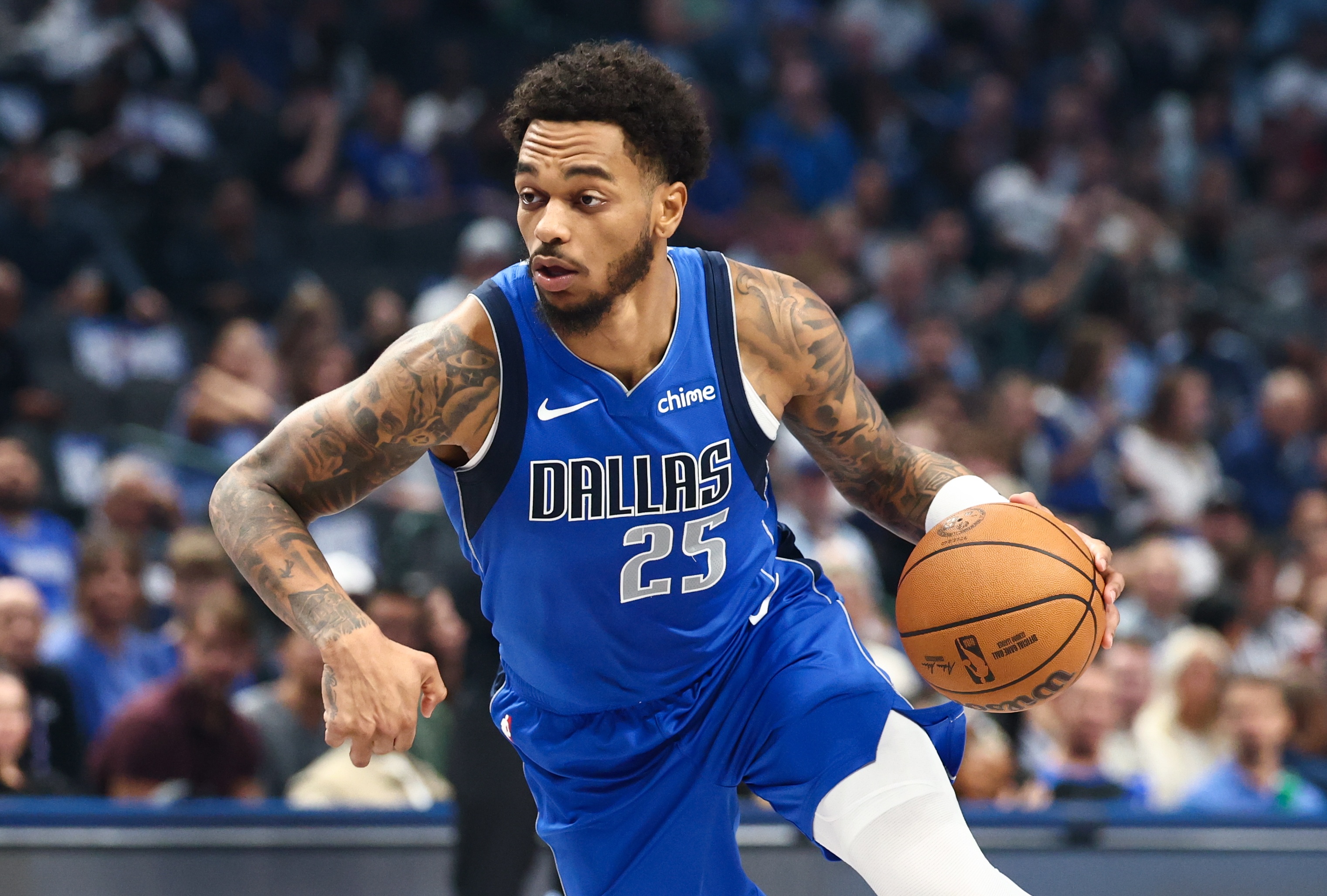 九游官方-PJ·华盛顿谈打中锋得20分:队友们的传球太好了 让我能轻松出手